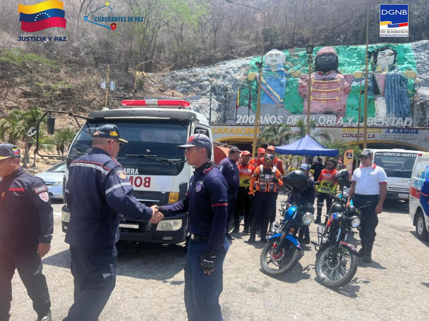 Fortaleciendo el despliegue Semana Santa Segura 2026. 🕊️
El Director General Nacional de Bomberos y Presidente del FONBE, Primer General (B) PostDoc. Juan Carlos González Rodríguez, realizó un recorrido de supervisión por el punto de control La Cabrera de la Región Central.
Específicamente desde el punto del Túnel La Cabrera, el General González Rodríguez compartió un refrigerio logístico e intercambió estrategias con los funcionarios de los distintos órganos de seguridad ciudadana presentes.
Esta acción reafirma el compromiso de trabajar como un solo equipo para garantizar el bienestar y la protección de todos los temporadistas en esta Semana Mayor.
¡Seguridad y Prevención en cada kilómetro! 🚒🛡️
#SemanaSantaSegura2026 #BomberosVenezuela #FONBE #SeguridadCiudadana #TunelLaCabrera